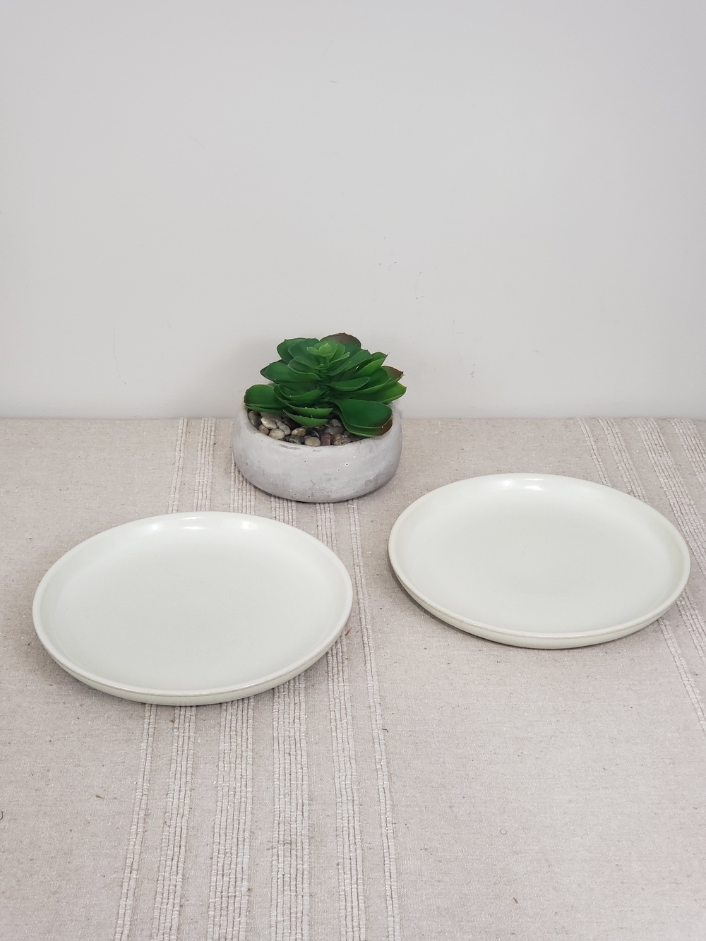 Denby Linen Coupe 8 Inch Plates Cream Stoneware Made in England 2 Peices